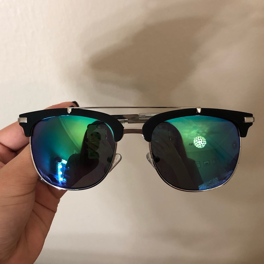 Francesca’s Blue Green Sunglasses 🕶